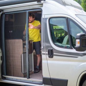 Hyttysovi retkeilyauton sivuoveen Ducato X290