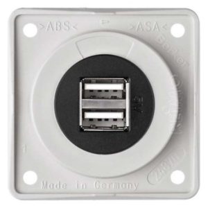 USB latauspistorasia 2kpl